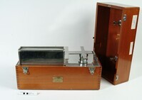 Archived Images\2004_numbers\2004.048.02.jpg; 2004.048; ; counter machine, 20 lb